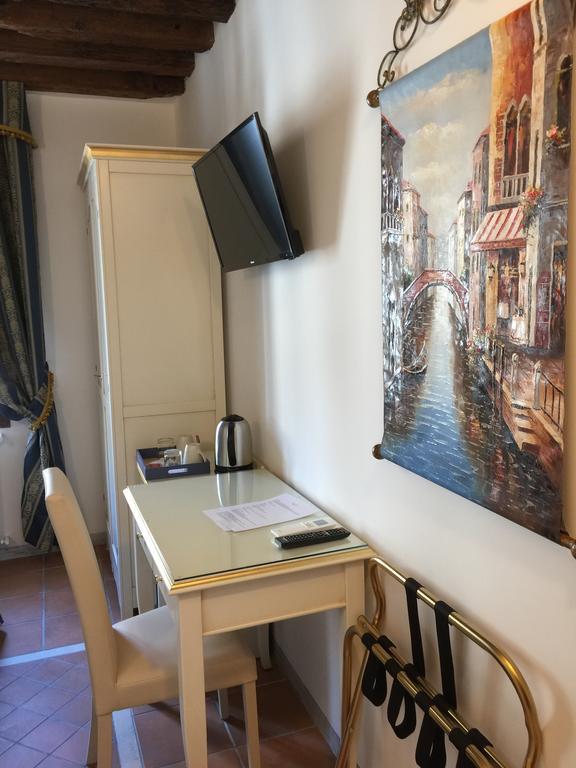 Camera Matrimoniale/Doppia con Letti Singoli con Vista Canale